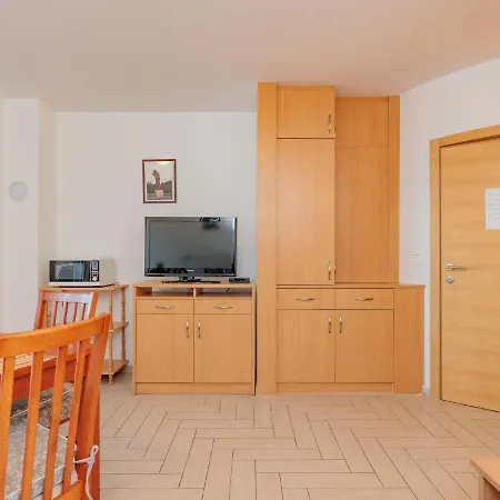 Mlasina-2 By Interhome Appartement Nin