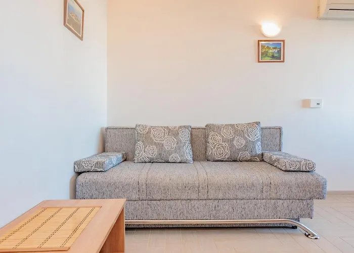 Apartamento Mlasina-2 By Interhome