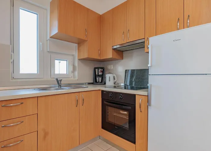 Apartamento Mlasina-2 By Interhome